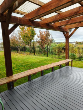 peaceful gully view home -4 bedrooms